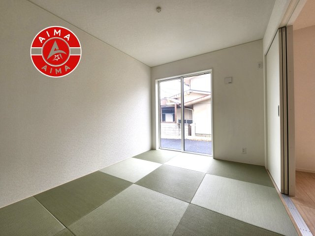 糟屋郡志免町桜丘3丁目第7-1棟（1号棟）の和室|和室を上手に活用すると暮らし方の幅が広がります。例えば普段は開け放して、子供の小さいうちはお昼寝や遊びのスペースに。畳はソフトなので転んでもケガをしにくく安心です
