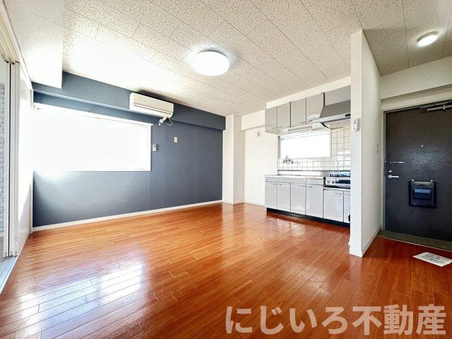 ベルヌーブ北浜ハイツの居間・リビング