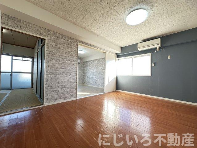 ベルヌーブ北浜ハイツの居間・リビング