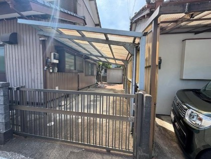 【土地60坪・庭20坪】高知市大谷　中古一戸建ての駐車場|大切な愛車を守るカーポート付き。セキュリティ面も安心◎