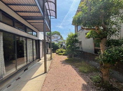 【土地60坪・庭20坪】高知市大谷　中古一戸建ての庭|ガーデニングやDIYも楽しめる、ゆとりある屋外スペース♪