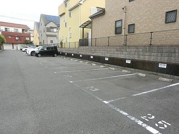 カーサミーアⅡ A棟の駐車場