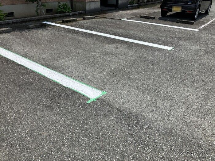 ドミールパーク江﨑の駐車場|駐車スペースもあります☆