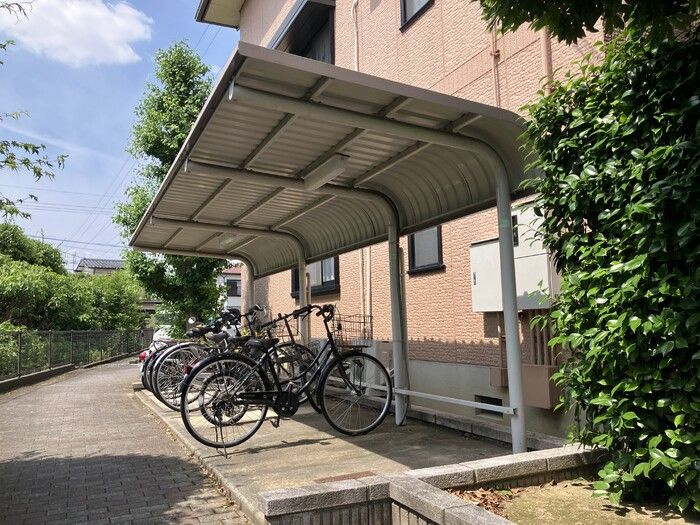 ドミールパーク江﨑のその他共用部分|駐輪場に自転車も停められます♪