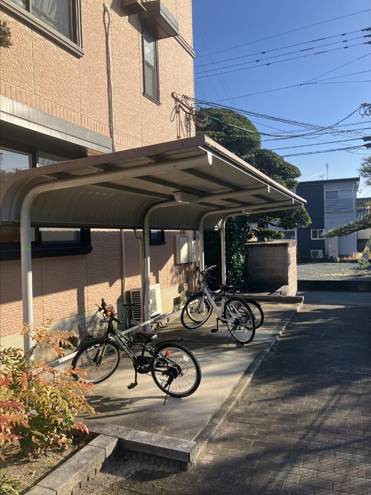ドミールパーク江﨑のその他共用部分|駐輪場に自転車も停められます♪