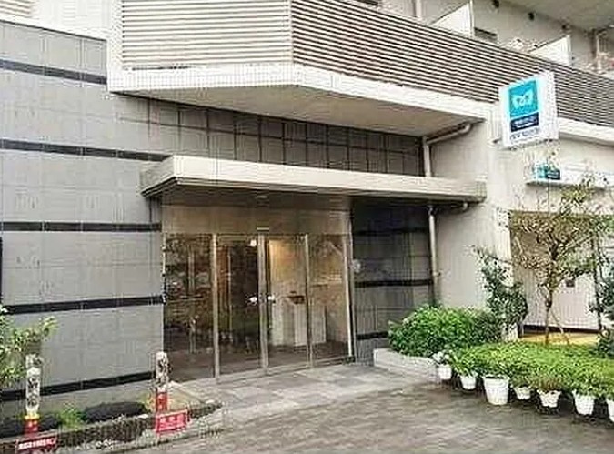ユニロイヤル西早稲田のエントランス