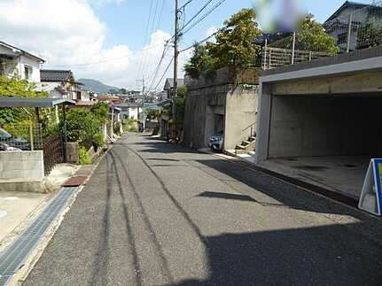東区馬木３丁目 の前面道路含む現地写真