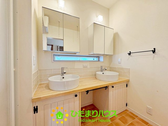 加須市三俣1丁目　中古一戸建ての独立洗面台