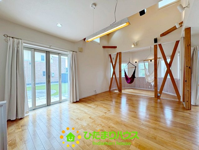 加須市三俣1丁目　中古一戸建ての居間・リビング