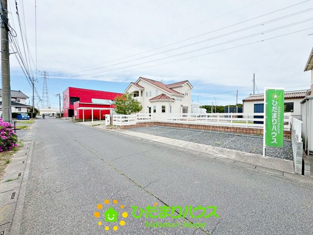 加須市三俣1丁目　中古一戸建ての前面道路含む現地写真