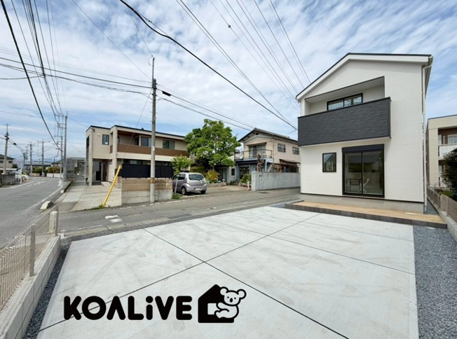 【外観】 | 高崎市上並榎町　新築住宅 | 完成済み！いつでも新生活を始めることができます。
開放感あるLDK！
陽当り、風通しも良い暖かな住まいです。
KOALIVE （コアライブ）【0120-919-727】