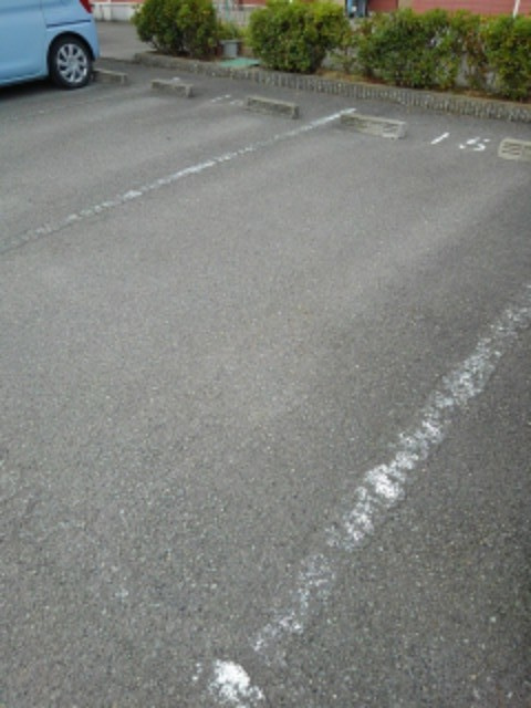 グランディ－ルＴの駐車場