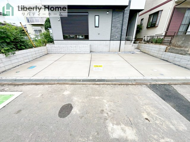 牛久市神谷9期　新築戸建の駐車場