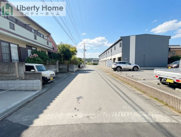 牛久市神谷9期　新築戸建の前面道路含む現地写真