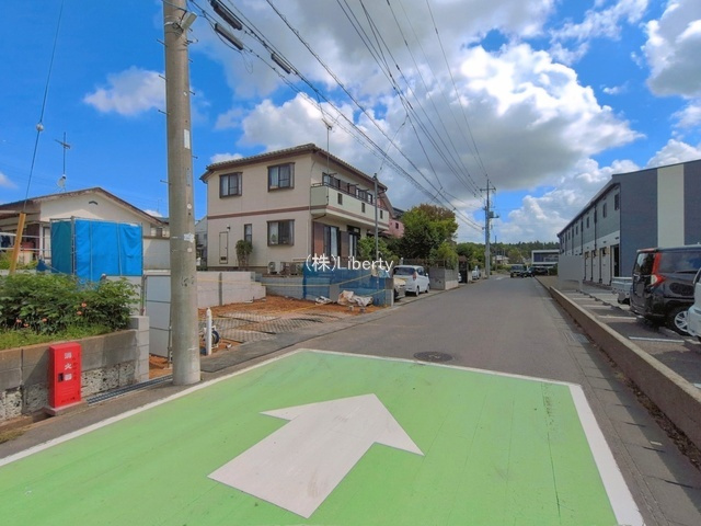 牛久市神谷9期　新築戸建の前面道路含む現地写真