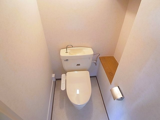 テスラ兵庫のトイレ|温水洗浄付きのトイレ