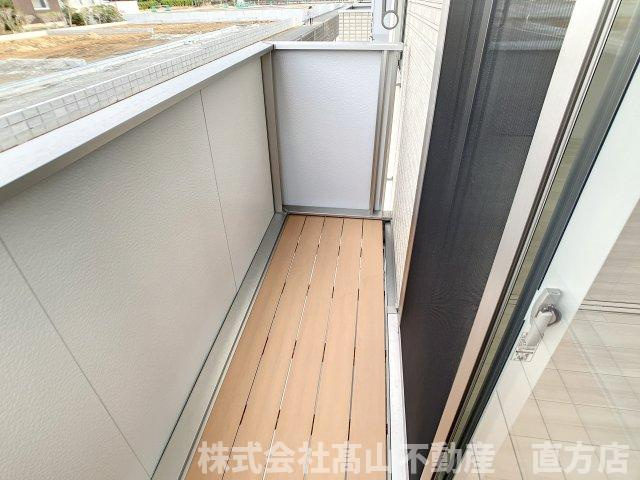 直方市大字知古のアパートのバルコニー