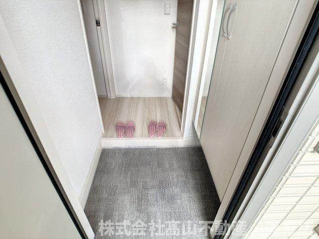 直方市大字知古のアパートの玄関