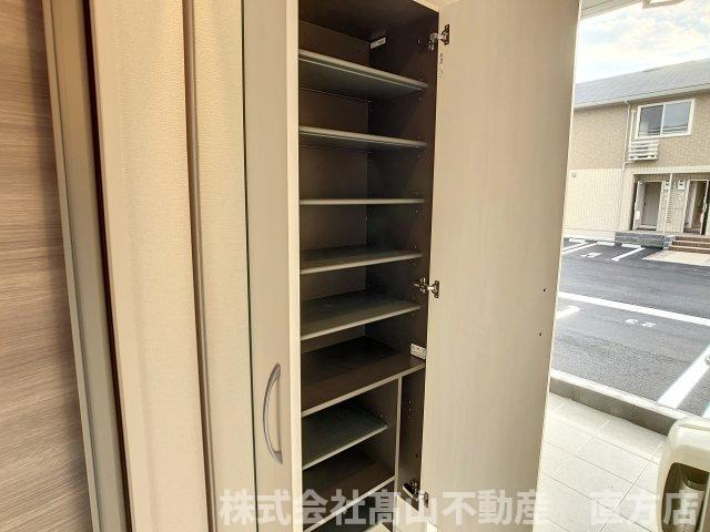 直方市大字知古のアパートの玄関