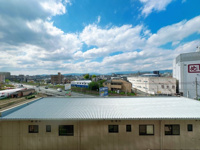 【展望】 | ブライトクロス博多　SOUTH☆仲介手数料無料☆ | 都市機能と住環境がバランスよく融合した博多区諸岡エリア。大通りから一歩入った落ち着きある周辺環境は、静かに暮らしたい方にも最適です。