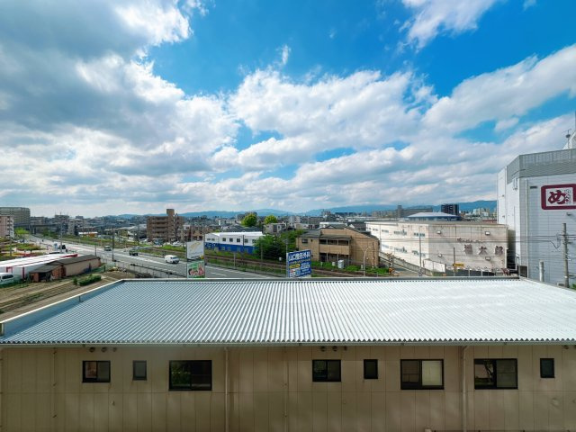 【展望】 | ブライトクロス博多　SOUTH☆仲介手数料無料☆ | 都市機能と住環境がバランスよく融合した博多区諸岡エリア。大通りから一歩入った落ち着きある周辺環境は、静かに暮らしたい方にも最適です。