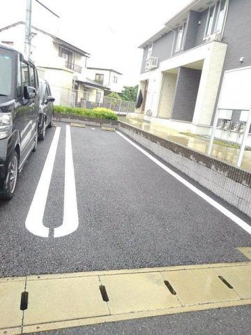 ヴォル　ヴォワリエの駐車場