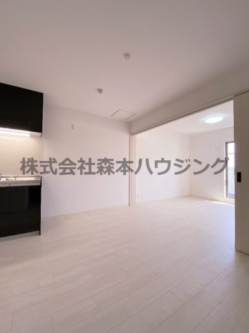【居間・リビング】 | 　クリエオーレ倉治 | こちらのリビングで趣味の時間をお楽しみください
※3階同タイプの写真です
