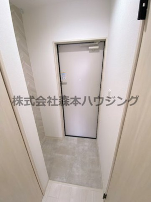 【玄関】 | 　クリエオーレ倉治 | ゆったりとした玄関です
※3階同タイプの写真です