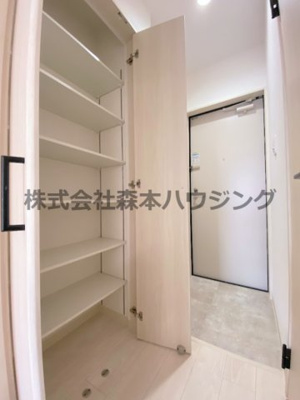 【収納】 | 　クリエオーレ倉治 | シューズクローゼットついてます
※3階同タイプの写真です