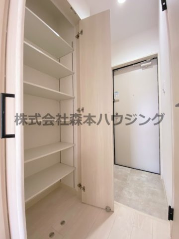 【収納】 | 　クリエオーレ倉治 | シューズクローゼットついてます
※3階同タイプの写真です