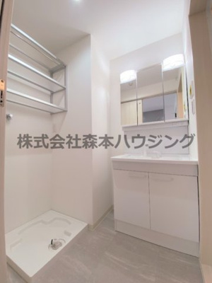 【洗面所】 | 　クリエオーレ倉治 | 忙しい朝には欠かせない洗面所です
