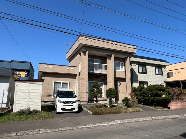 真栄１条２丁目 戸建の外観|敷地５３坪・南面のお庭や物置付き