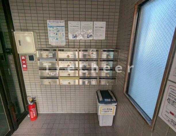 第7小島ビルのエントランス