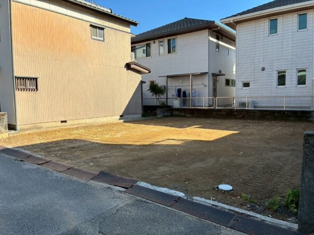 「ダブルウォークインクローゼット完備」南国市大そね甲　新築一戸建ての外観|ベビーカーや自転車での移動もスムーズな、暮らしやすいエリア☆