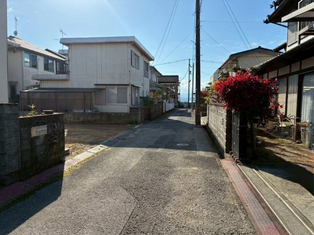 「ダブルウォークインクローゼット完備」南国市大そね甲　新築一戸建ての前面道路含む現地写真|閑静な住宅街。お子様との暮らしに寄り添う、穏やかな街並み