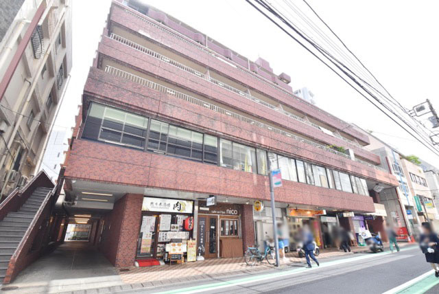 【外観】 | 北参道ダイヤモンドパレス | 手入れの行き届いた外壁やエントランスなど、「見ればわかる」レベルで清潔感を保ったマンションです。築年数を感じさせない姿で皆様をお出迎えします。～即日のご見学可能～　お問合せはお気軽にどうぞ。
