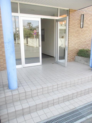 【エントランス】 | ラフィネ多摩平