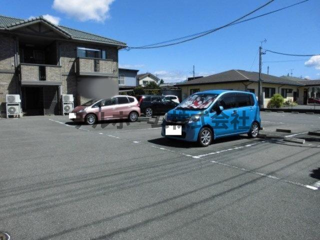 オリーヴの駐車場|当社、チルホームのHPもご覧ください(^^)/物件情報多数♪