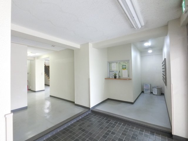 市川プラザのエントランス