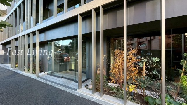 ZOOM新宿御苑前の外観