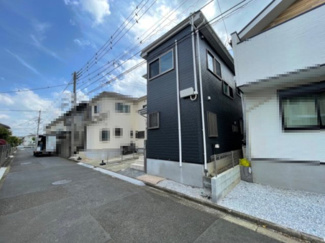 【前面道路含む現地写真】 | 大和市上和田　中古一戸建 | 前面道路
