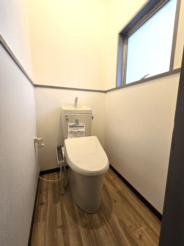 井原貸事務所兼居宅のトイレ