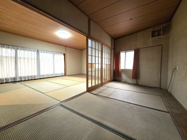 井原貸事務所兼居宅の和室