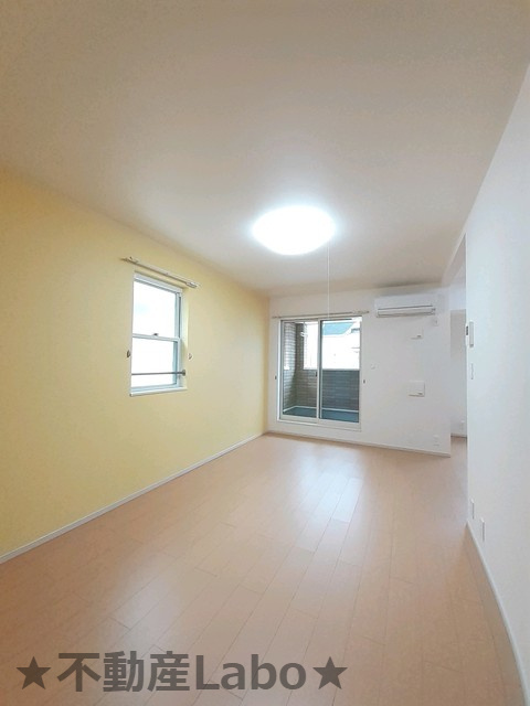 クラール名東 Aの居間・リビング