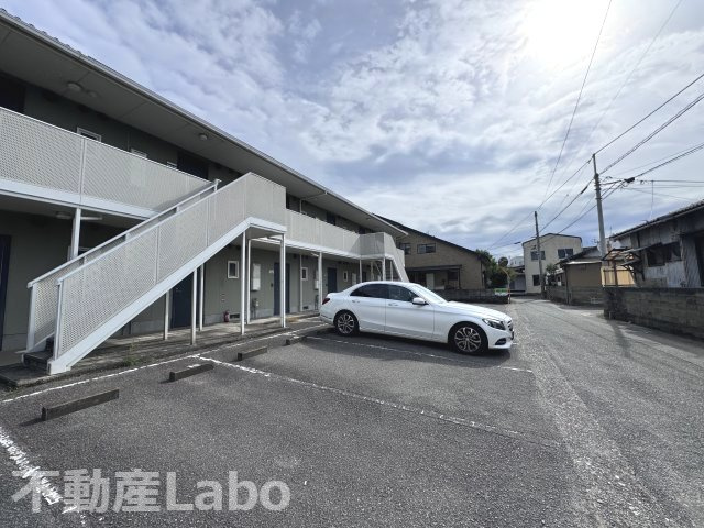 グリーンカーサの駐車場