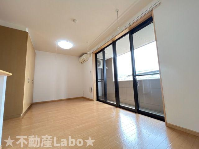 コートヴェール中島田Ⅱの居間・リビング