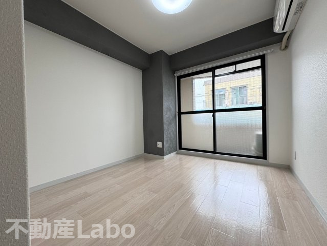 ロータスワゼルの洋室