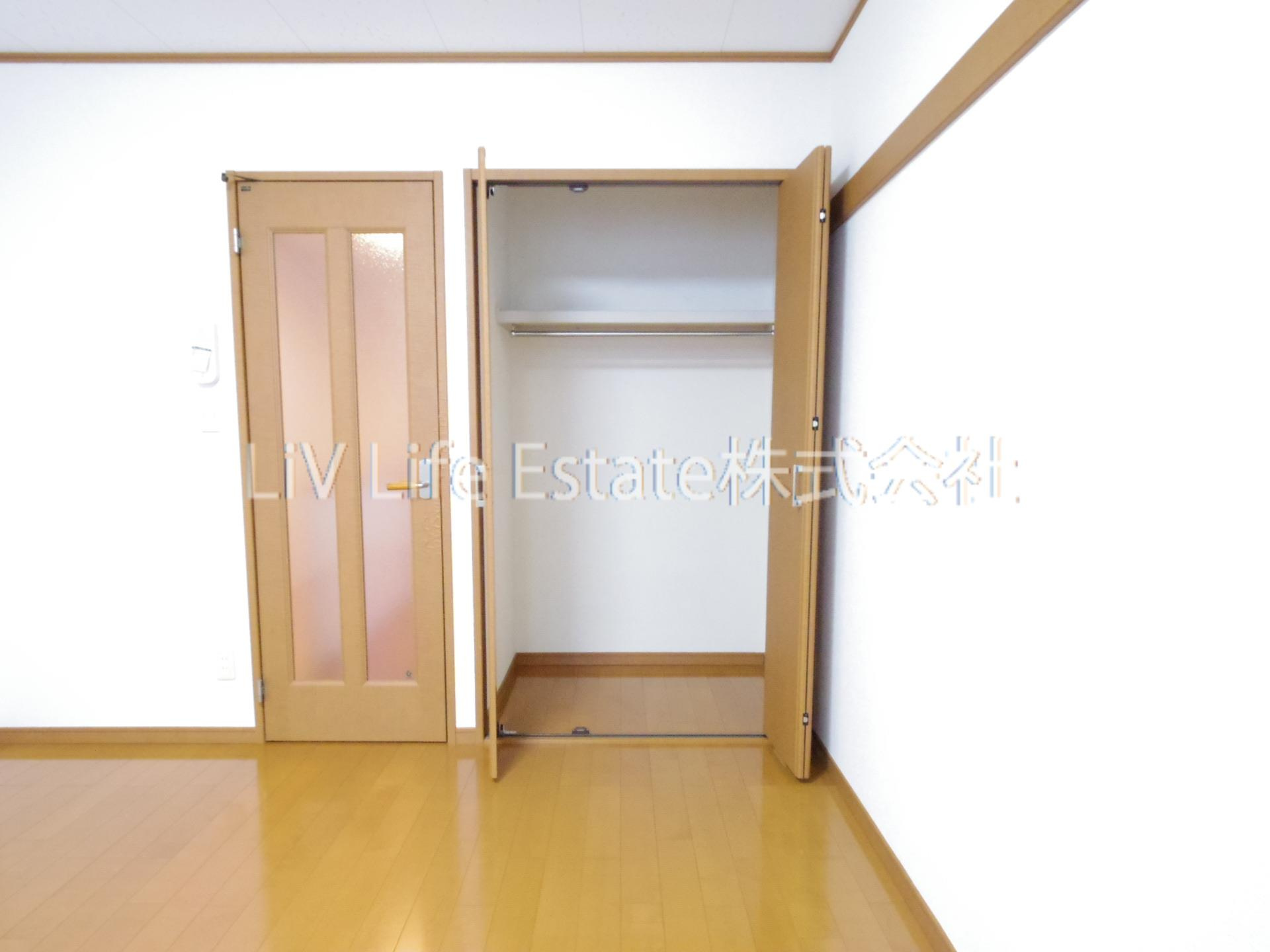 小平市上水本町２丁目のアパートの収納