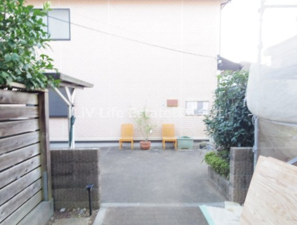 小平市上水本町２丁目のアパートのエントランス