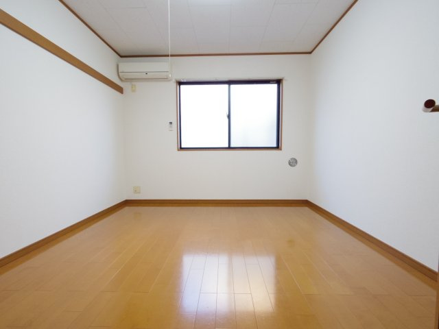 小平市上水本町２丁目のアパートの洋室